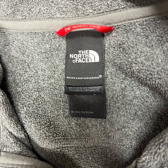 North face full zip jacket. Lightly worn. Warm material. Gray color - Picture 5 of 7